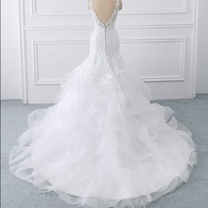 White tulle &l lace wedding dress